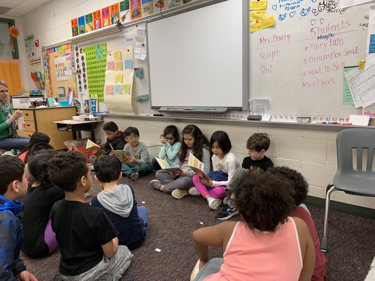 MrsBarry_RRD's tweet photo. Some #super2nd graders taught the rest of the class what great reading fluency sounds like. #readerstheatre #collaboration #studentsasteachers  @KatieVernon20 @RRD_LCPS https://t.co/NnWs14a5Jl