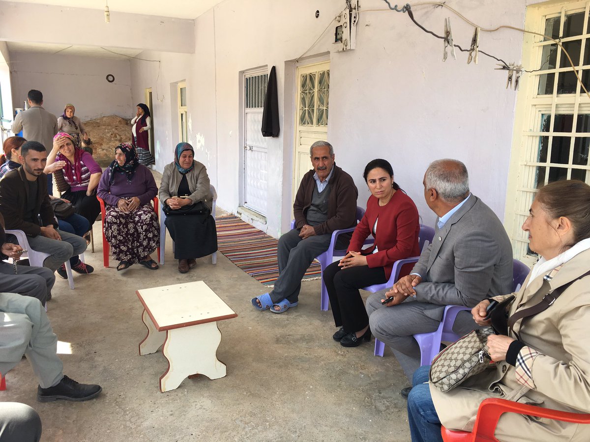 AyseSurucuUrfa's tweet photo. Halfeti’ de ziyaretlerimiz devam ediyor ! Halfeti halkı  kararlı, 31 Mart’a kayyumu gönderecek! Xelfetî #YaMeYe https://t.co/FBYbHtVB5S