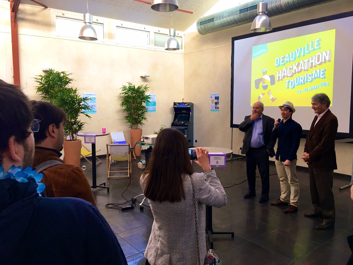 maxence_mch's tweet image. Coup d’envoi du #hackathonestuaire à @DeauvilleFr 
On est parti pour 24 heures de mentoring 🛫
Et on a pas prévu de beaucoup dormir non plus 😉 @Syammon @ARY_travel #fixer #tourisme #hackathon