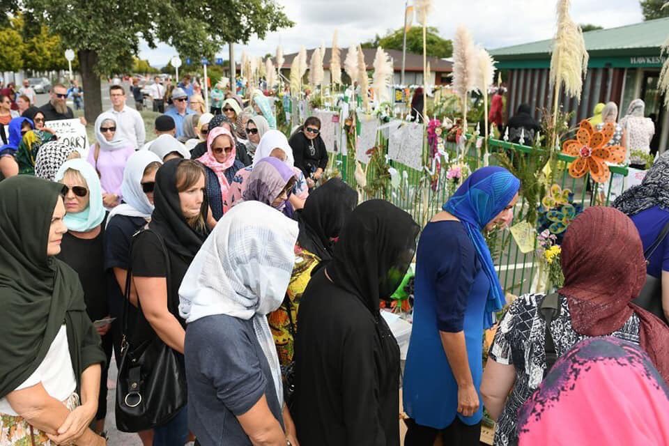 fiknai's tweet photo. Ce mouvement de solidarité en Nouvelle-Zélande 🇳🇿 😢🙏🏻😍🤲🏻❤️ respect au peuple Néo-zélandais #prayforchristchurch #PrayersForNewZealand https://t.co/MoxPG3Mg8f