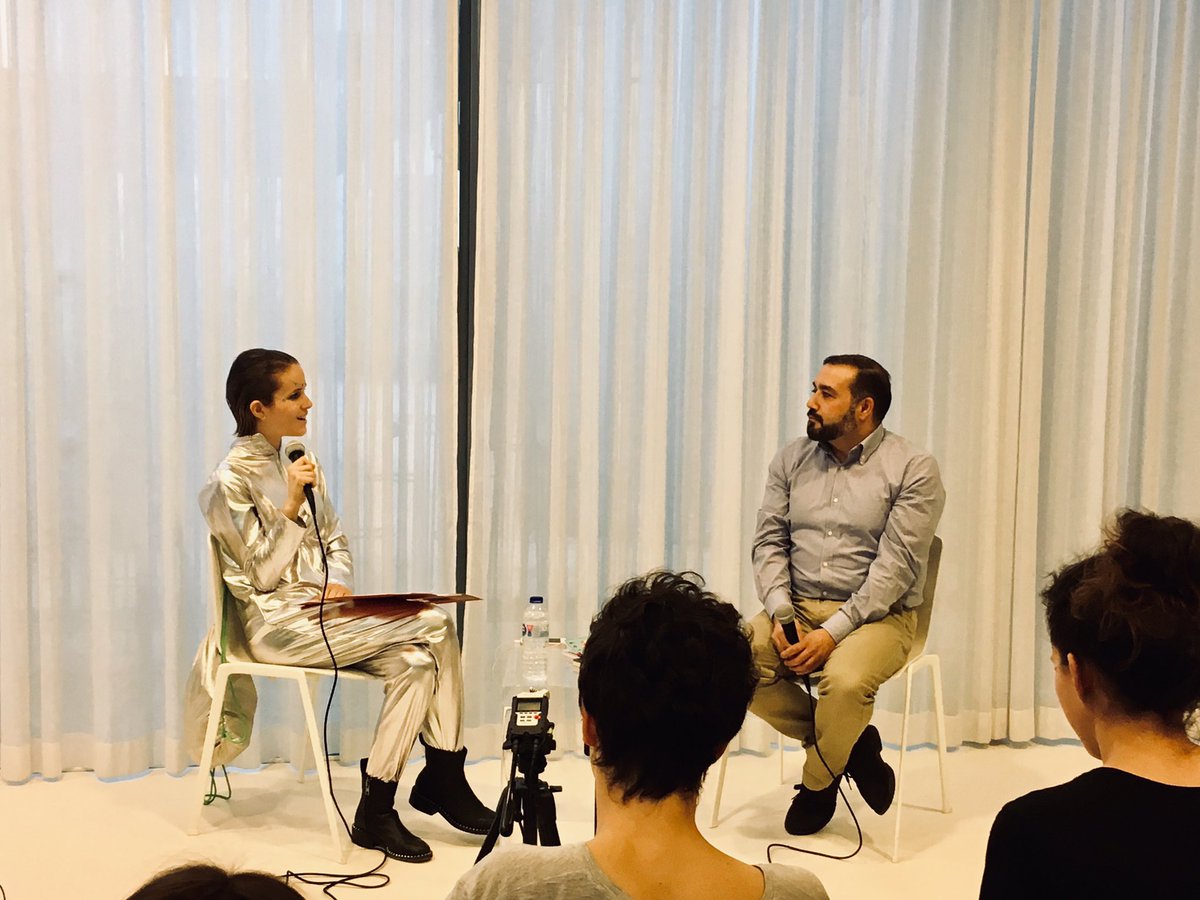 DigitalMacarron's tweet photo. ¿IA ti qué te parece? Cuarta conversación/performance de la #SCD19 con @RobotinasSCD y @prensa14 ¿qué os parece? La podéis ver en streaming en su canal! #IA #mgc16ed https://t.co/09kGW9bMBq