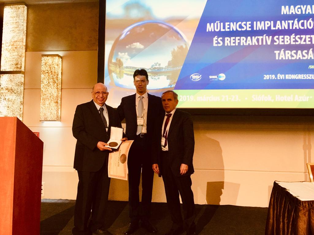 keiki_mehta's tweet photo. #Padmashree #Doctor #KeikiMehta #Award #Honored #Plaque #Oration #Outstanding #International #Services #Ophthalmology #SHIOL #HungarianCataractAndRefractiveSociety #Annual #Conference2019 #ProfPeterVamosi #PresidentSHIOL #ProfMilibankTibir #MIEI #Hungary #Budapest #India #Mumbai https://t.co/K7V5iw0cv1