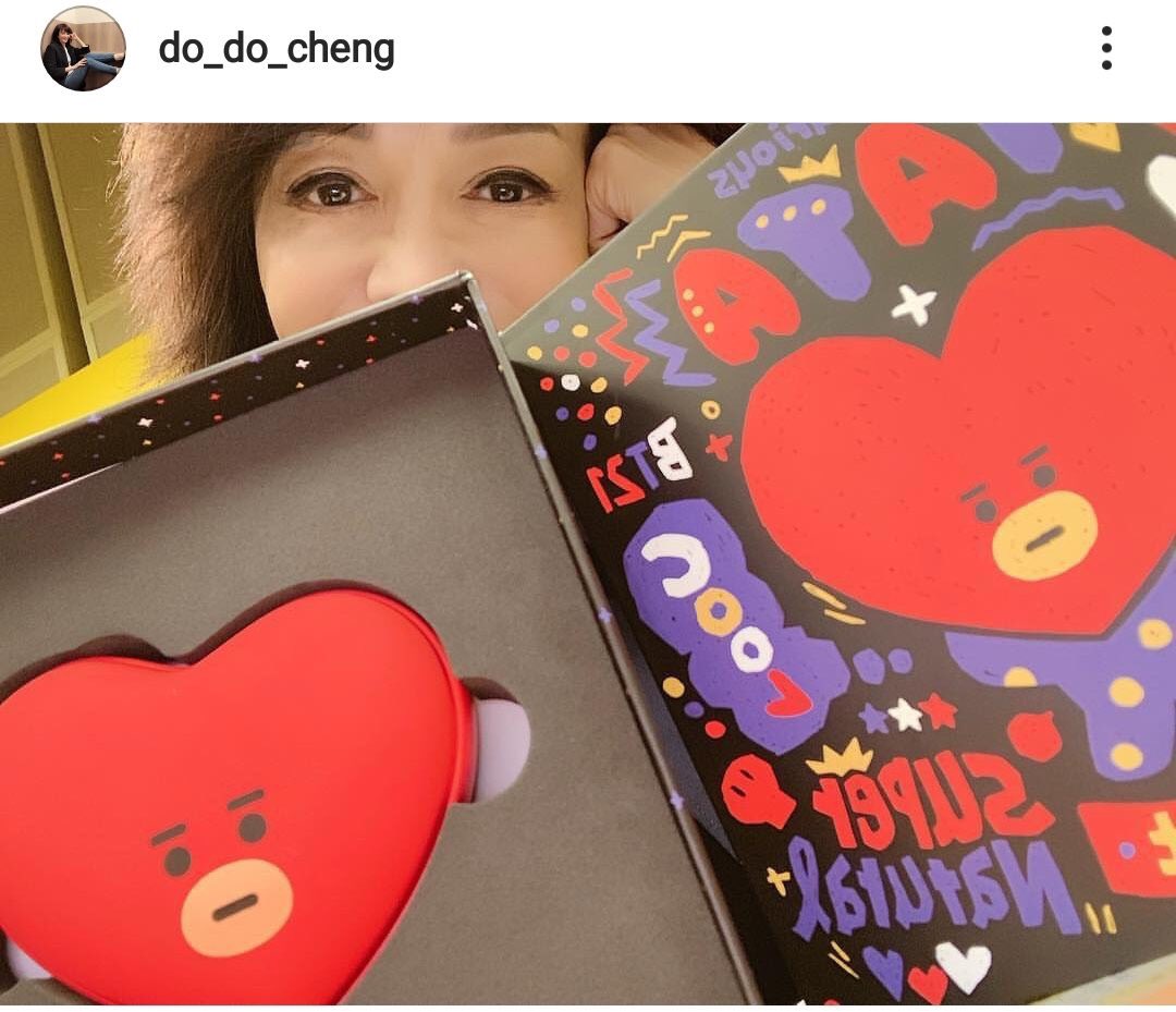 30.A rly famous Hongkong actress / host Carol (DoDo) Cheng is a certified taehyung stan. On a radio program she talked abt  #BTSV's dancing, visuals, singing & said that she has watched A LOT of his fancams! also came to BTS concert w/ a Taehyung picket  https://www.instagram.com/p/Bdf4Y3cjQM1/ 