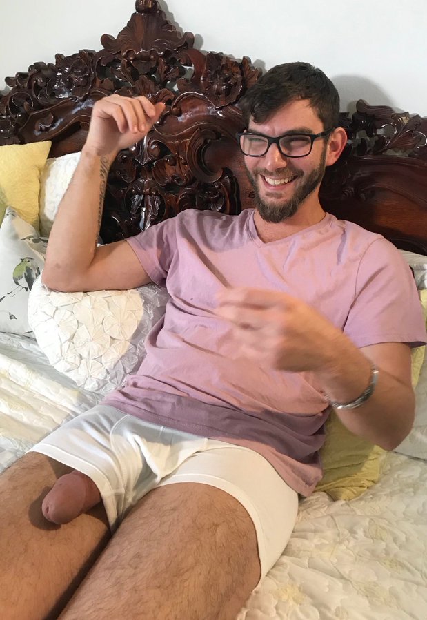 Toaster692's tweet photo. @camminxxx if u into beard Logan long ;)  ===) @loganlongxxx https://t.co/wIiGX83GaJ