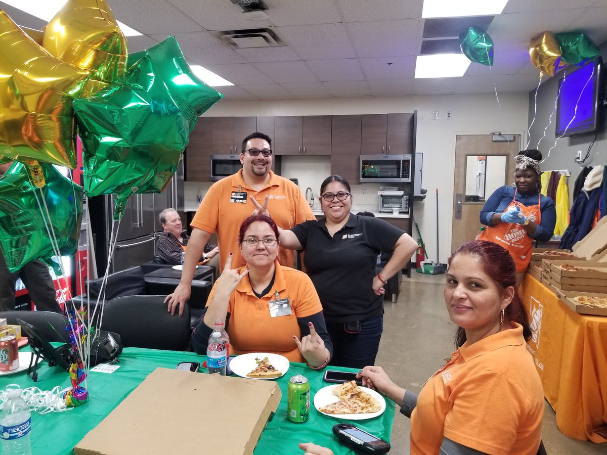 Enjoying success sharing celebration! <a href="/BLambert1414/">BLamb</a> <a href="/Daniellemhaynes/">Danni Haynes</a> <a href="/sincerellyani23/">Yania Rivero</a>
