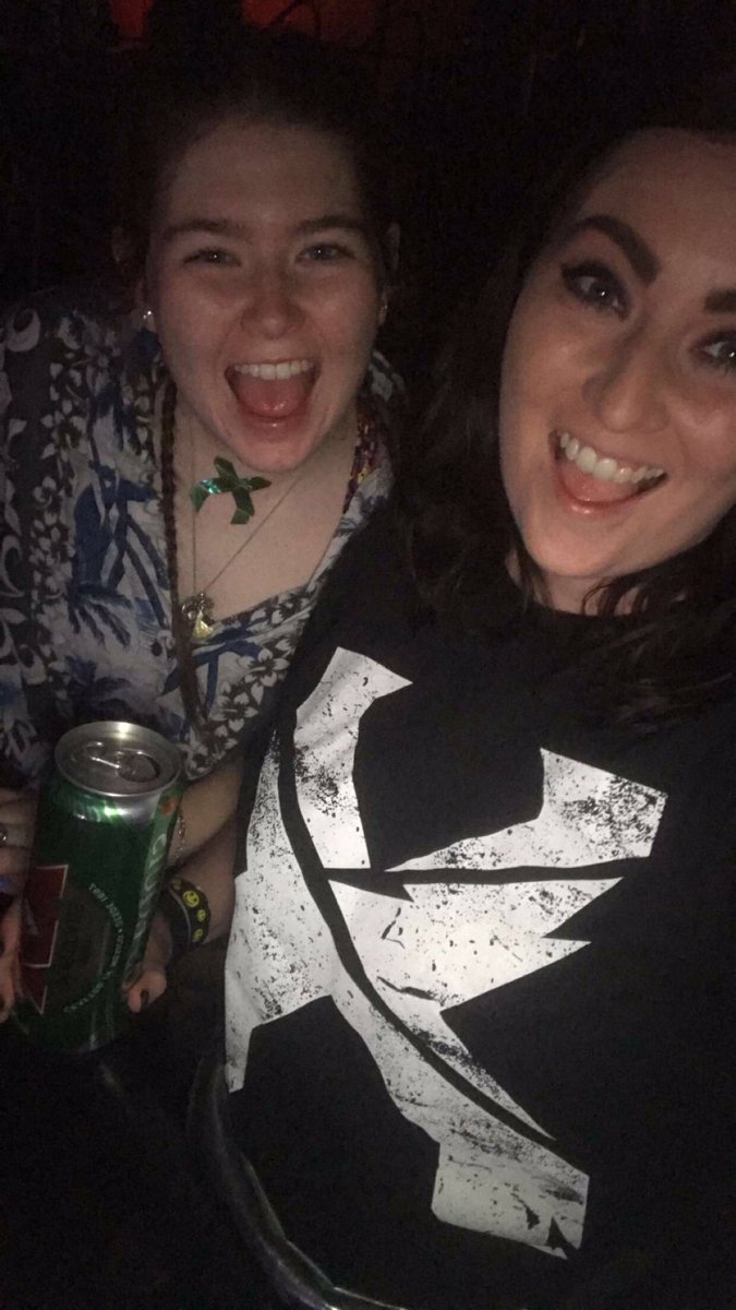 KatieDoll06's tweet photo. S/O @Excision for being my first official Rave, I loved you & itππ
πΌββοΈ #ThrowYourXUp #BabysFirstRave https://t.co/9wiF6M01Wv