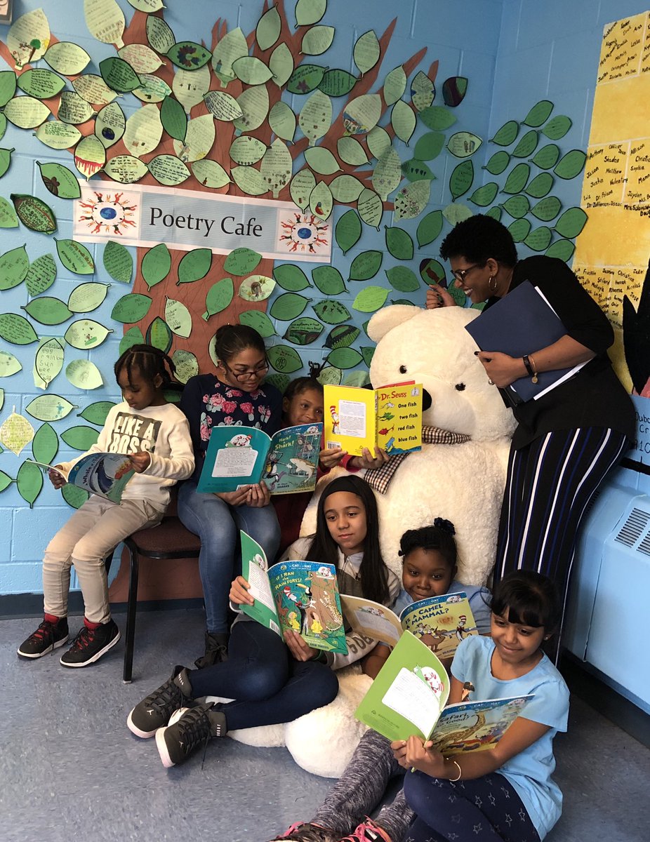 kag2kan's tweet photo. Curling up with a good book under our poet-TREE #readingspiritweek https://t.co/EtXGqUaSH3