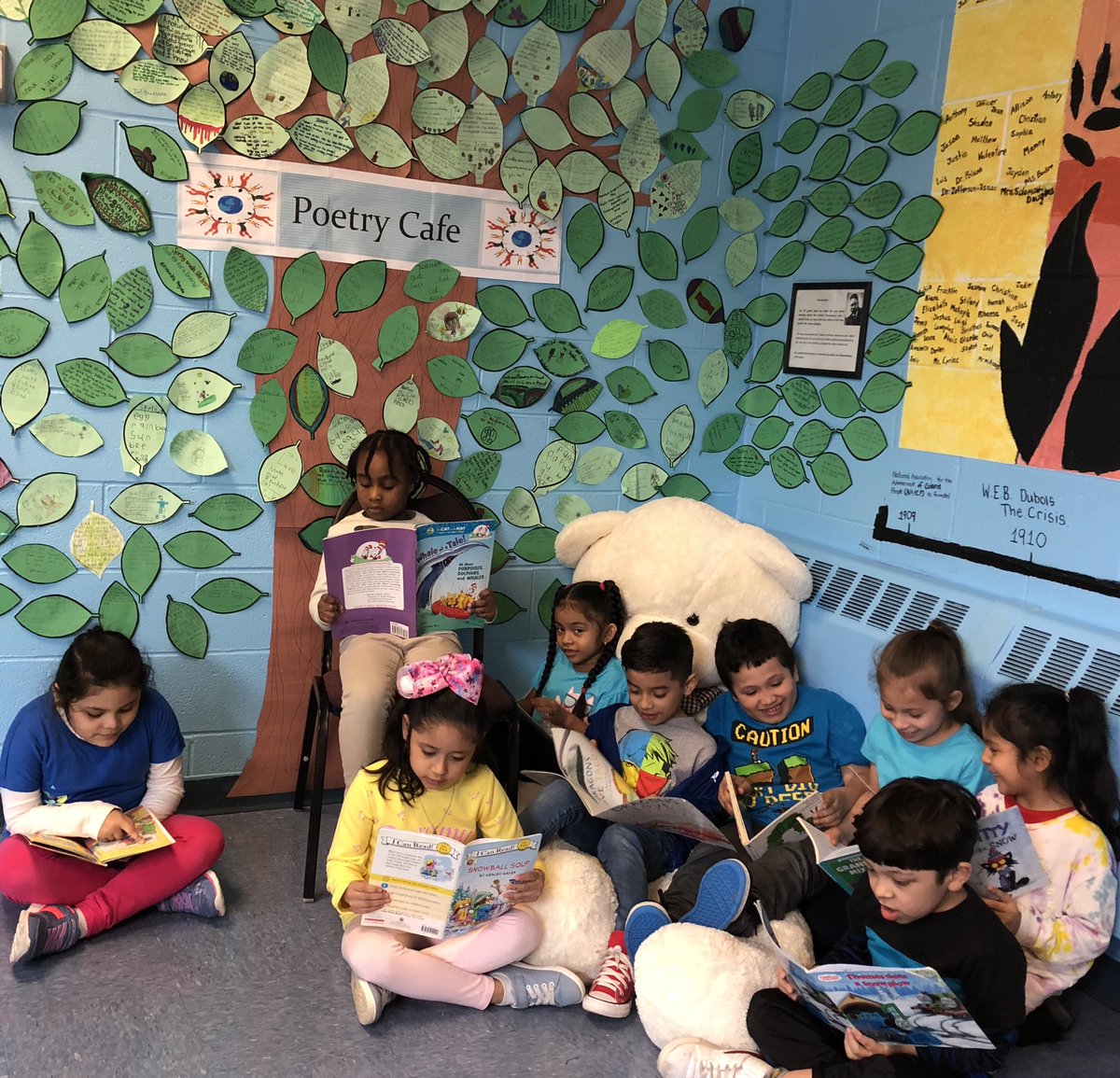 kag2kan's tweet photo. Curling up with a good book under our poet-TREE #readingspiritweek https://t.co/EtXGqUaSH3