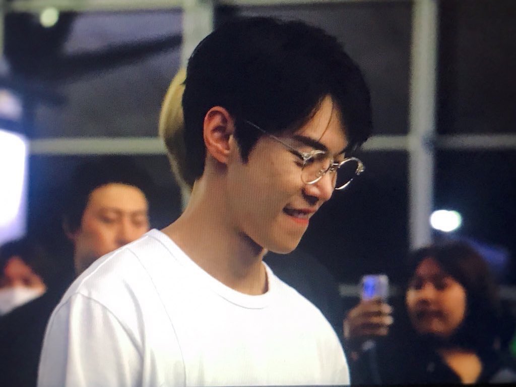 ถ้าผู้ชายคนนี้ไม่ได้เล่นซีรี่ย์รับบทเป็นหมอกุจะทำงานให้เลือดตากระเด็นเก็บเงินสร้างซีรี่ย์ให้เค้าเล่นเป็นหมอ