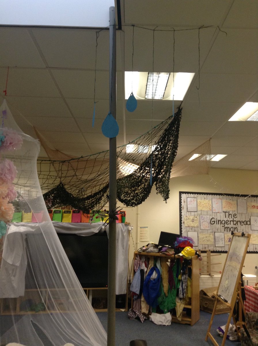 KingsleyLpoolNR's tweet photo. Is it a bit dramatic having a full scale drain pipe in the centre of the classroom? Can't wait for the children to see Incy Wincy's water spout on Monday 🕷🌧☀️ https://t.co/QIi5ZNMVj8