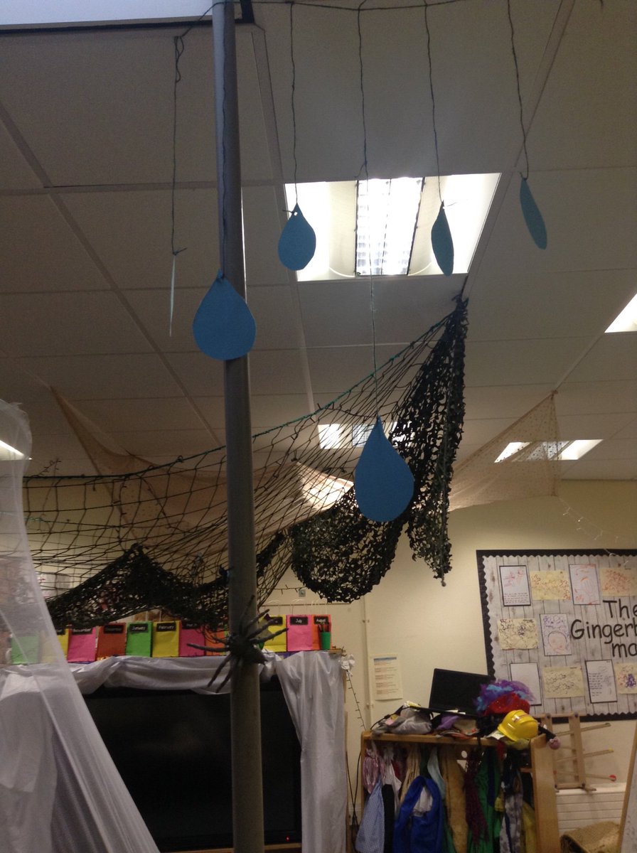 Is it a bit dramatic having a full scale drain pipe in the centre of the classroom? Can't wait for the children to see Incy Wincy's water spout on Monday 🕷🌧☀️