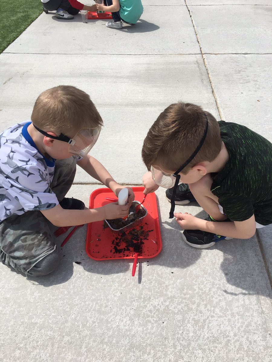 mrs_slimmer's tweet photo. We love the natural resource lesson on making our own bricks! @Hughes_Hawks @NISDScience https://t.co/qECtS7tDbL