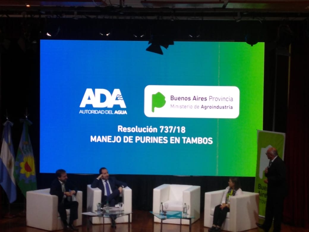 ada_pba's tweet photo. Profesionales de nuestro organismo disertando sobre la calidad del recurso hídrico en la segunda jornada de la #MesaAmbiental en @BAProvincia. Junto a @AgroindustriaBA, además, presentaron la resolución que determina el uso de purines de tambo. https://t.co/6fHabVQCN5