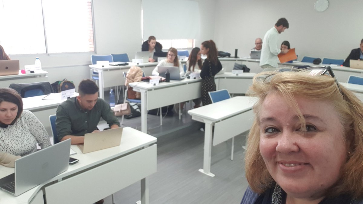 atarecos's tweet photo. Fin de semana de infarto en #MCOM19 con la sesión de casos prácticos de @idavega y servidora #LoQuieroParaAyer ;) https://t.co/0xrTi1tAQ3