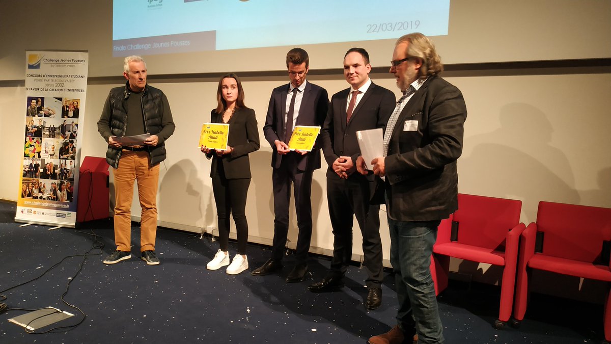 TelecomValley's tweet photo. Deux projets innovants dynamiques et ambitieux ! Merci à nos sponsors et à notre jury !  @BrandSilver_fr @CASAOfficiel @MetropoleNCA @IncubatPacaEst https://t.co/07MMGnKqqE