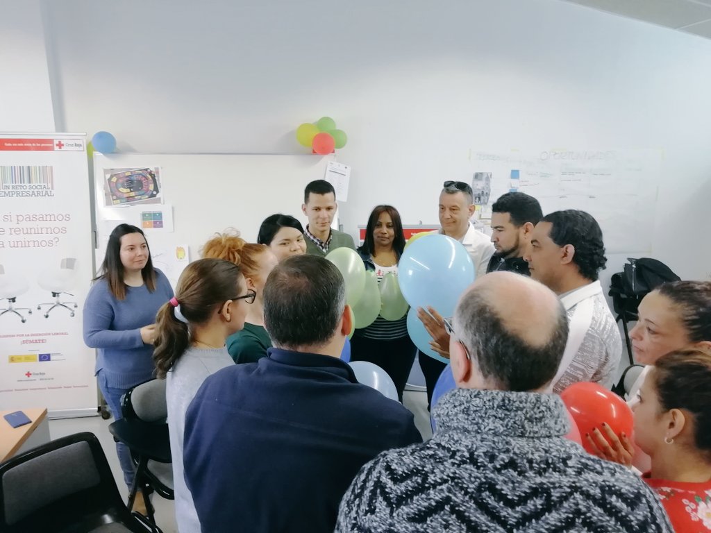 lanzaderagijon's tweet photo. Hoy hemos sacado nuestro lado más solidario. Gracias a @CruzRojaEsp por dejarnos compartir lo aprendido y nuestra experiencia en @Lanzaderas_EES a lo largo de 5 intensos meses #valores #empleabilidad
@LanzAviles2018
@lanzaoviedo2018 
@lanzaderagijon
#LanzaderaMieres https://t.co/x9Qk8Mculi