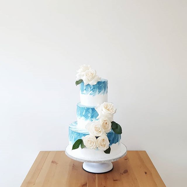 LaCocinadeIn's tweet photo. Blue and white wedding cake💙 ¿Te casas en este 2019? Preguntas por nuestros planes de bodas💫 #BodasConIn #LaCocinaDeIn https://t.co/j7Jxfl0tWo https://t.co/X7rI2B3FWP