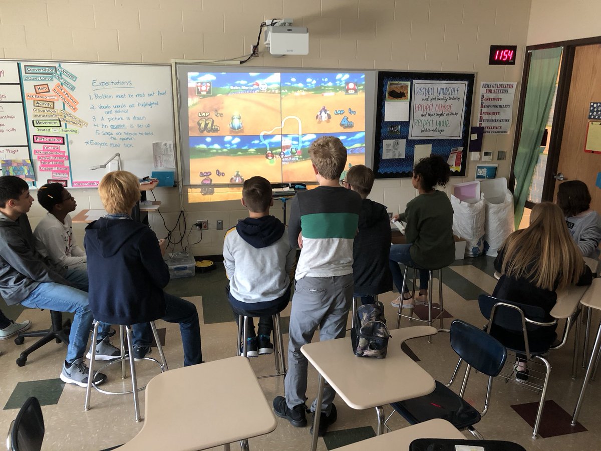 CoachElliott14's tweet photo. #8BlueCrew having some Wii Fun for Honor Roll (Mario Cart, Guitar Hero, And Wii Sports) #FRMSTroopers https://t.co/korunVHABL