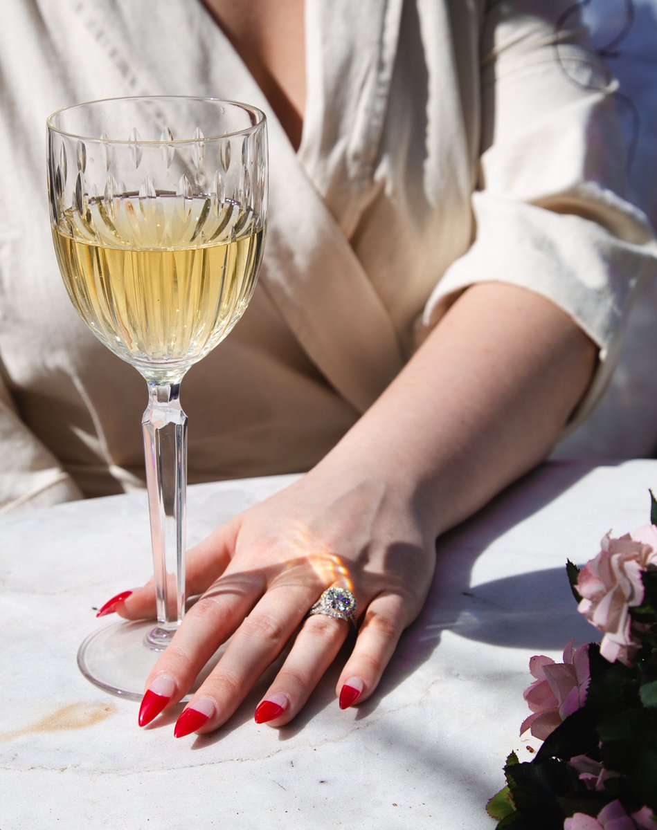 ElexisAnsley's tweet photo. Cheers, to the weekend! 🍷

Cc:@awomlab &amp; @soakiba 📸:@lexeye
#fashioneditorial #creativephotography #awom #awomclub #miami  #singer #songwriter #musician #marble #wine #wineglass #whitewine #sauvignonblanc #french #frenchmanicure #red #nails #nailsofinstagram #diamond #ring https://t.co/bUktliZdu0