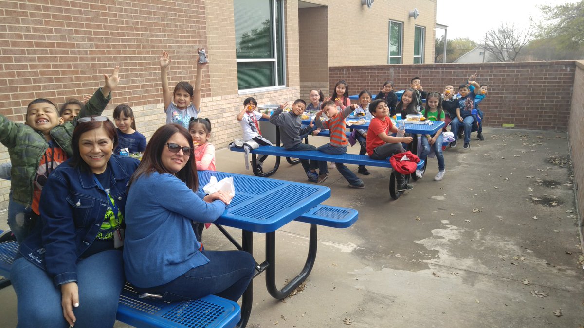 Eva Medina-Walker tweet media