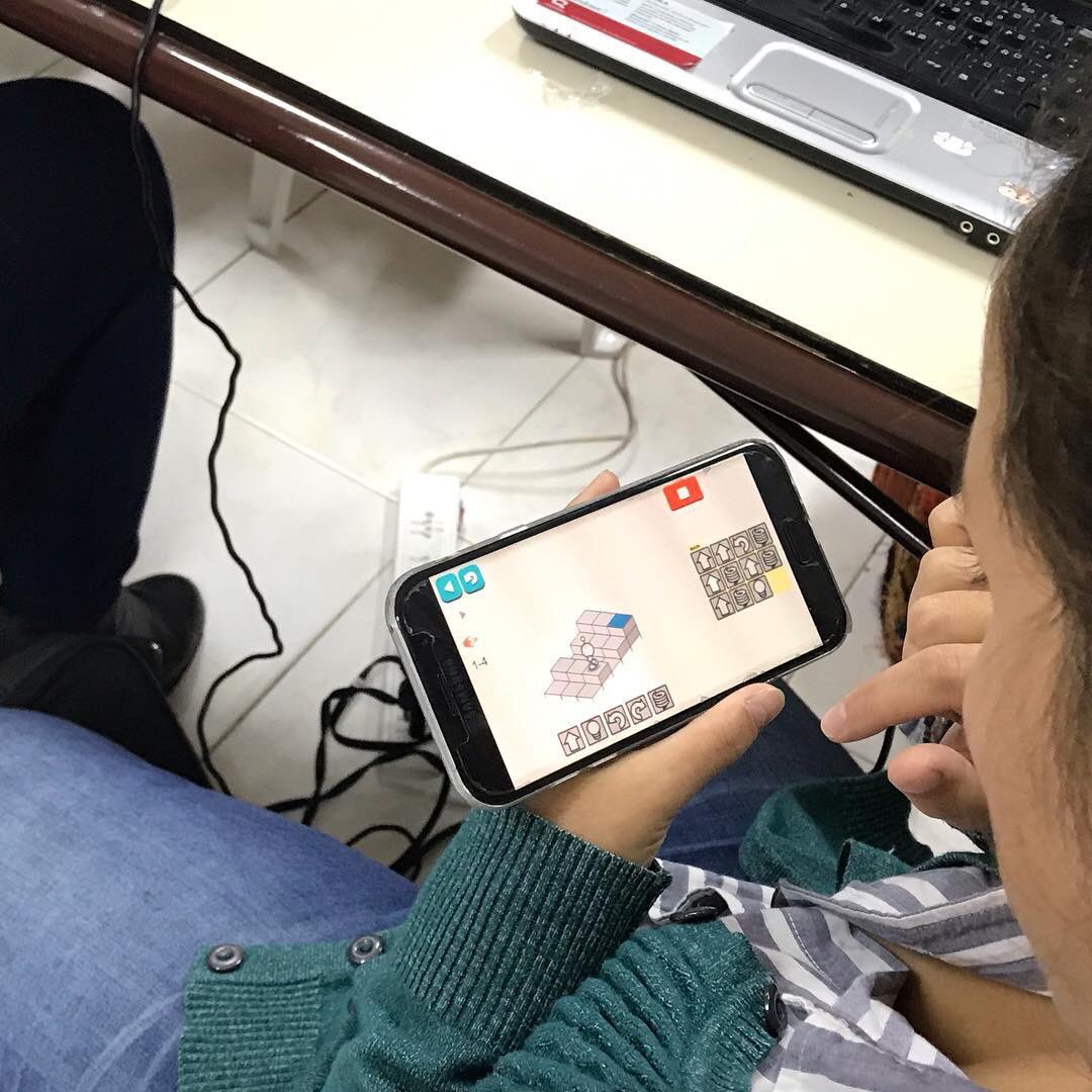 ciiehenderson's tweet photo. Curso “ Programación orientada a objetos - Scratch” con @moni_ehernandez @VicZorraquin @BaheDfc @BAeducacion https://t.co/fzWMqrpJlh