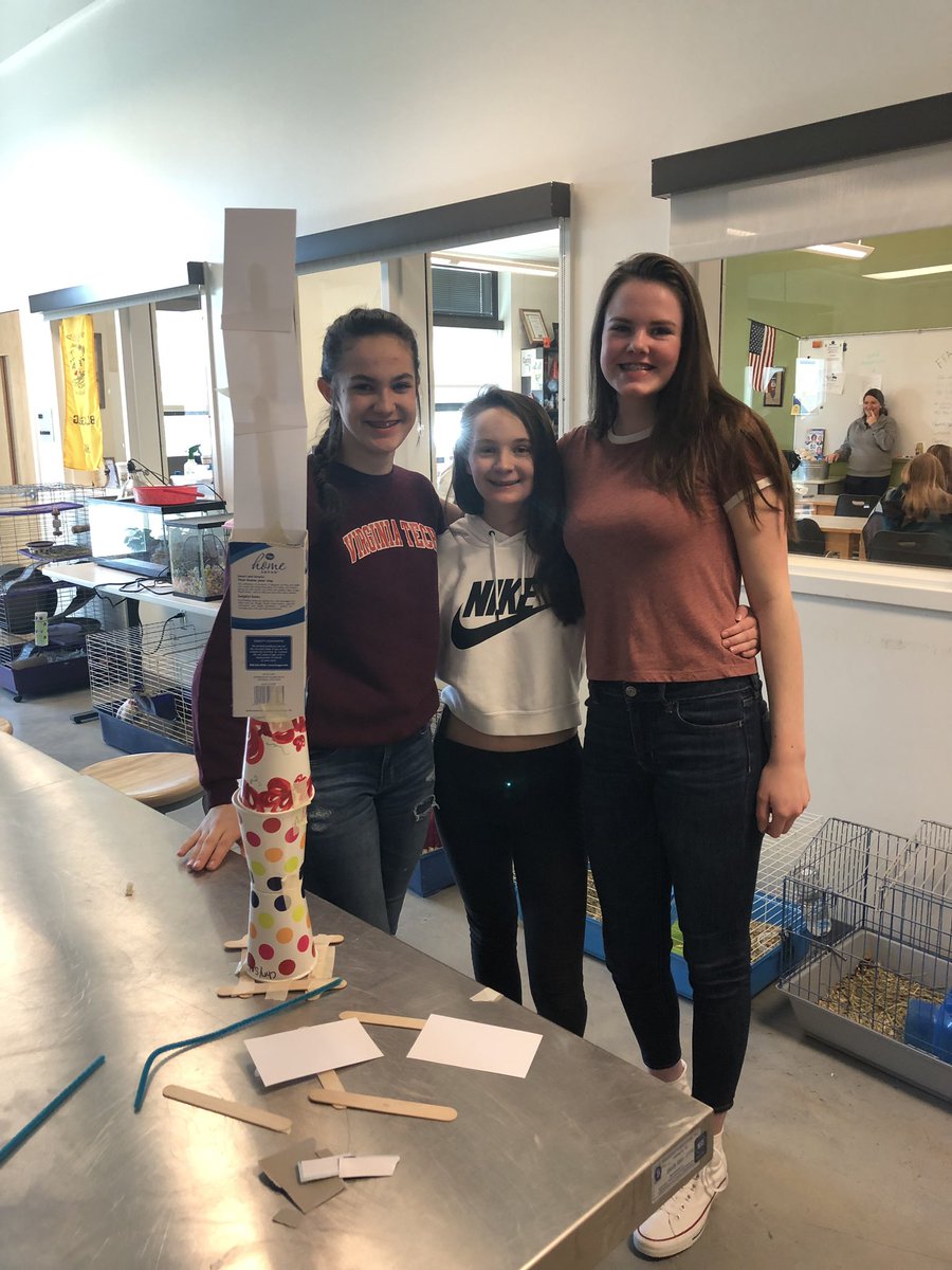 The winning junkyard tower with a height of 34 inches!!!