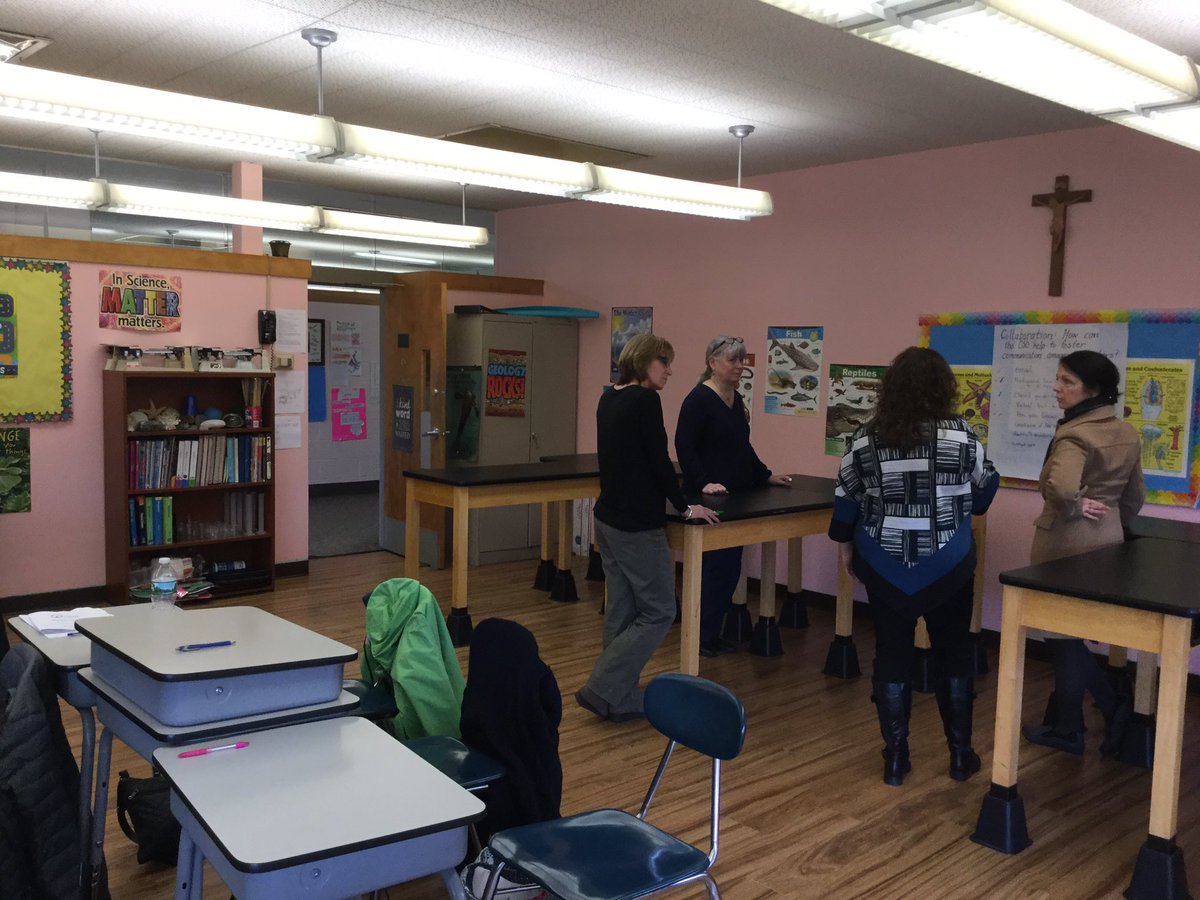 KateriPrincipal's tweet photo. Kindergarten teachers light the way!  #WLTW2019 @RCDASchools @RCDASupt https://t.co/w1WwUNxCC5