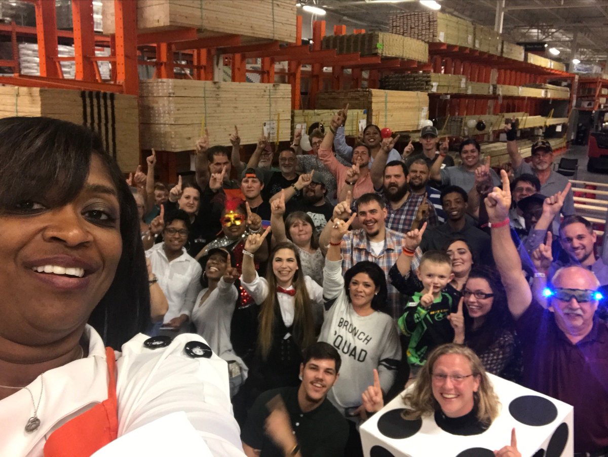 bethwood88's tweet photo. #Team866 committed to success, sales, &amp; results...We did just THAT!!! Monday, we will enjoy, steaks courtesy of our DM &amp; family!! #OxStrong @1sherredavis @DANI_C_CLARKE @MarkEHamlton https://t.co/wbpXoeLZQk