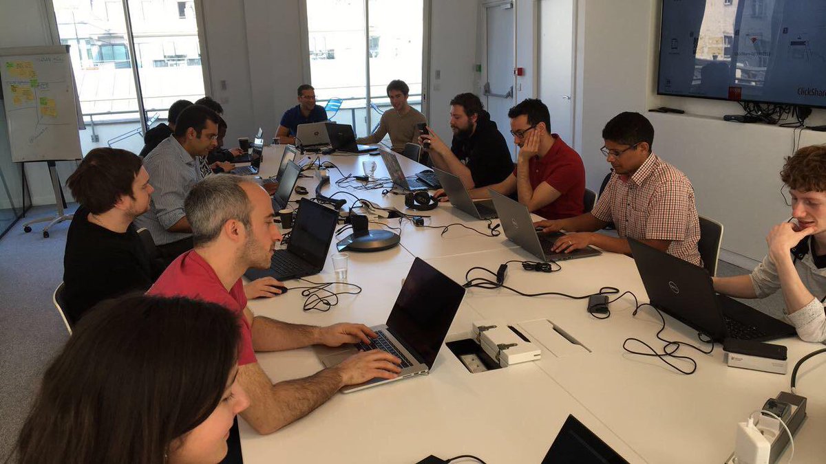 TalanRH's tweet photo. Quelques extraits de la journée "ruche" qui a rassemblé tout·e·s les collaborateur·trice·s de @TalanLabs 🐝 Au programme : formations technologiques, #hackathon et partages d'expériences. Une journée intense ! 😄
#TalanInside https://t.co/KXj7B9uxW9