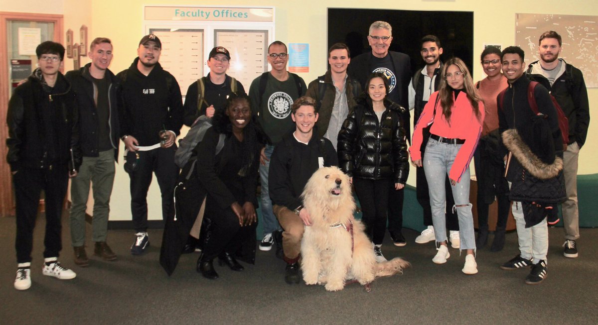 rehavior's tweet photo. Thanks Prof C.Burke,37 students in the Capstone Bus Strat Course & “SuperPowerDog” Doodles @SkidmoreCollege Great day discussing future of communication & UX, context of Machine Learning & subconscious drivers of decision-making & choice #system1system2 #creativethoughtmatters https://t.co/r9BJPS8MvJ