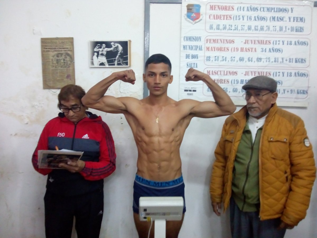 vascoG10's tweet photo. Pesaje @EscMuniBoxSalta Ricky Cruz con 56.100 kg. Está listo para pelear esta noche en el club San Martín. #UnionProvincialBox #FeSalBox @MuniSalta @CooperadoraSalt https://t.co/pb11F2sS7q