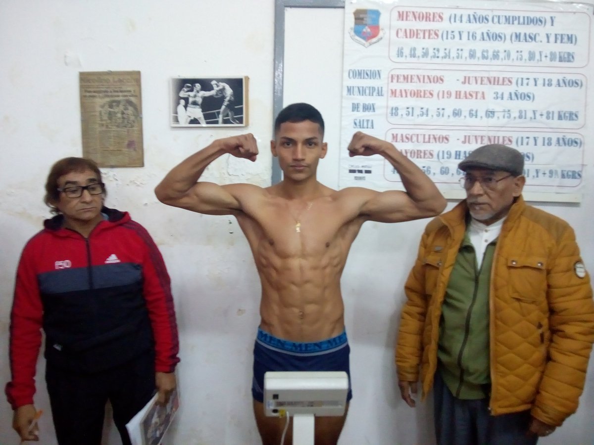 vascoG10's tweet photo. Pesaje @EscMuniBoxSalta Ricky Cruz con 56.100 kg. Está listo para pelear esta noche en el club San Martín. #UnionProvincialBox #FeSalBox @MuniSalta @CooperadoraSalt https://t.co/pb11F2sS7q