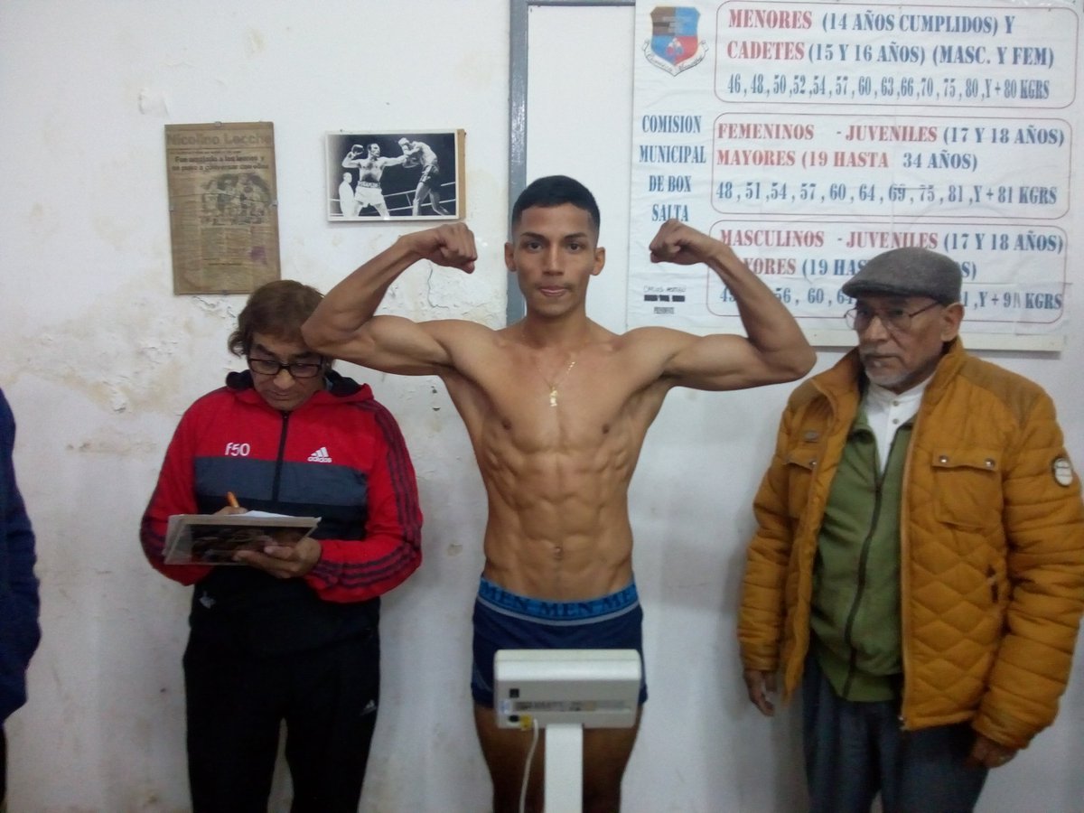 vascoG10's tweet photo. Pesaje @EscMuniBoxSalta Ricky Cruz con 56.100 kg. Está listo para pelear esta noche en el club San Martín. #UnionProvincialBox #FeSalBox @MuniSalta @CooperadoraSalt https://t.co/pb11F2sS7q