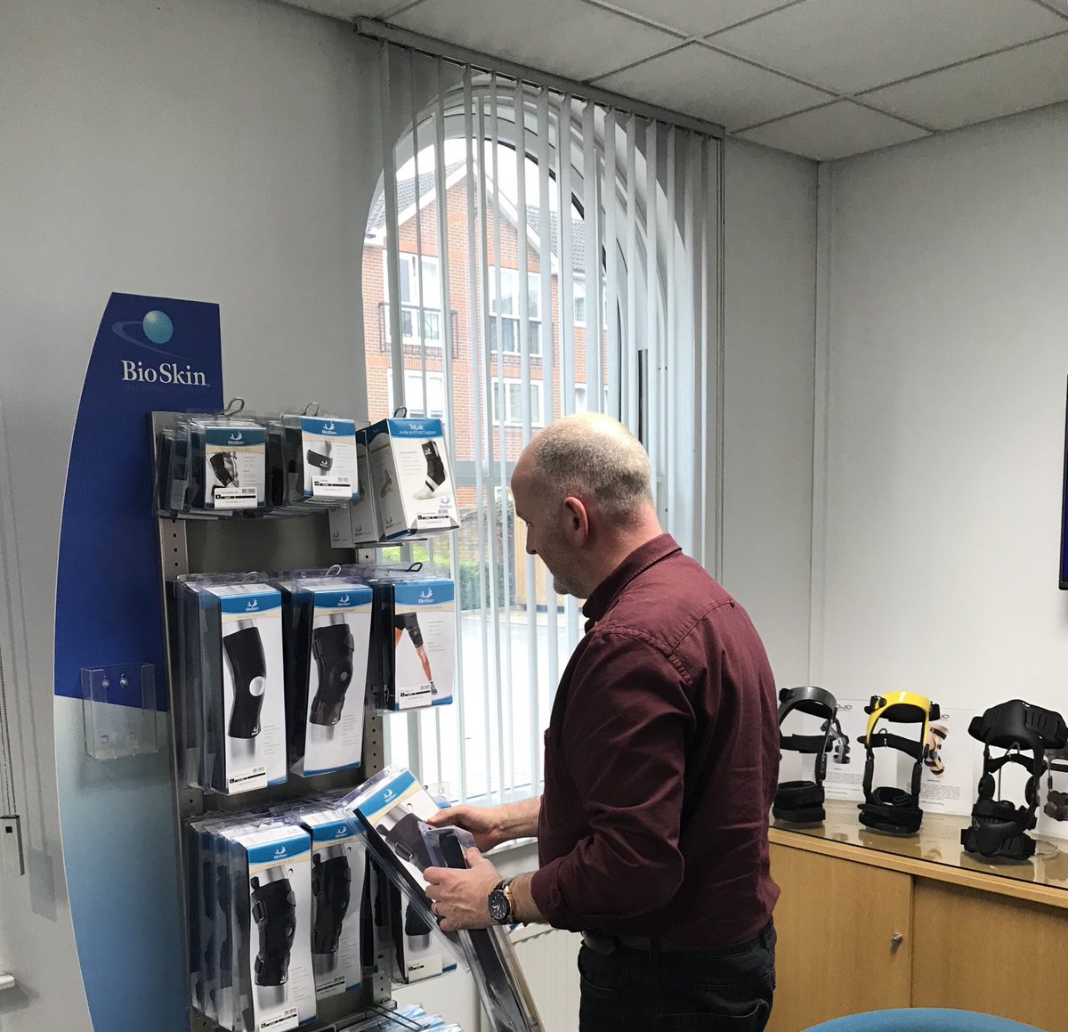 Activ8rehab's tweet image. A quick re stock of the @BioSkinUK brace stand after the ski season has decimated our stock. Excellent service as always from James and Bioskin ensuring we are ready for next week. @jw2068 #kneebrace #bioskin #MCL #LCL #Meniscus @surreyknee @SurreyOrtho