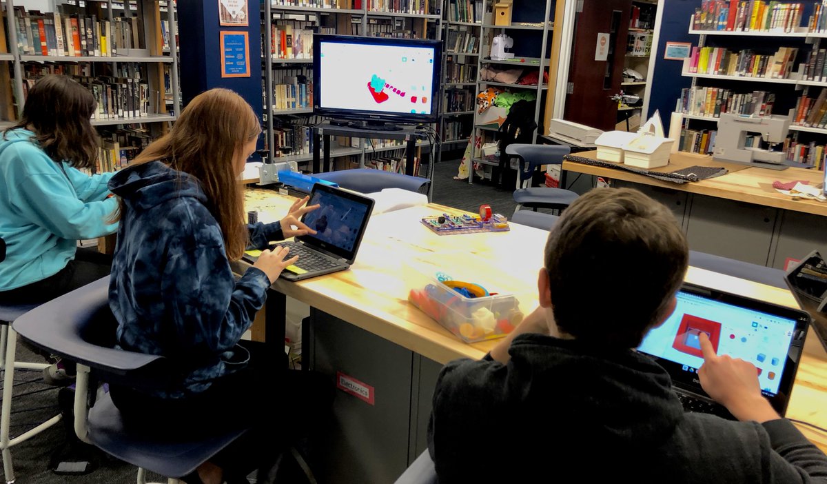 curziee's tweet photo. Learning to #3dprint in the #makerspace! @LMTSD @LMTSD_LMHS @tinkercad https://t.co/2Uad7t476o