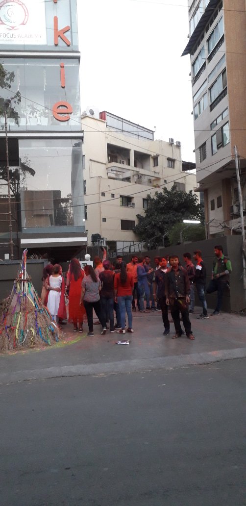 WorkieIndia's tweet photo. Workie Family engaging in the pious and playful celebration of the Festival HOLI at Workie Tower, Janjeerwala Square.

#Holi #HappyHoli #Holi2k19 #CoWorkingIndia #Spaces #CoWorkingSpaces #WorkieIndia #Indore #Coworking #Startups #Business #Enterpreneurs https://t.co/M1An9BmZ9A
