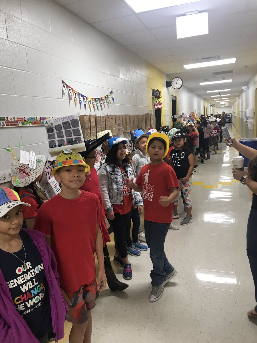 PatyGonzalez3rd's tweet photo. I am so AMAZED with the wonderful job our class has done with their Science Hats. They blew me away! #MoraLegacy https://t.co/Vr45f8O0SX