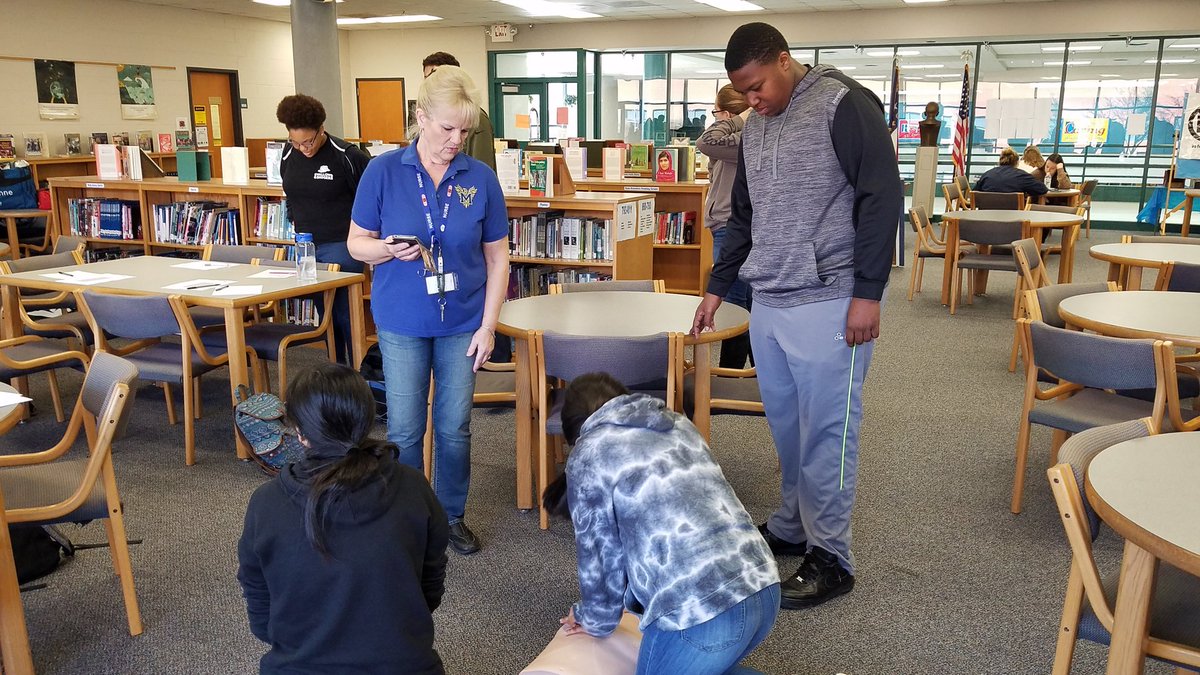 DMHSmc's tweet photo. CPR Training in the library @JonWilliamsEdu #RisingHigher https://t.co/kbPSO3Lp6W