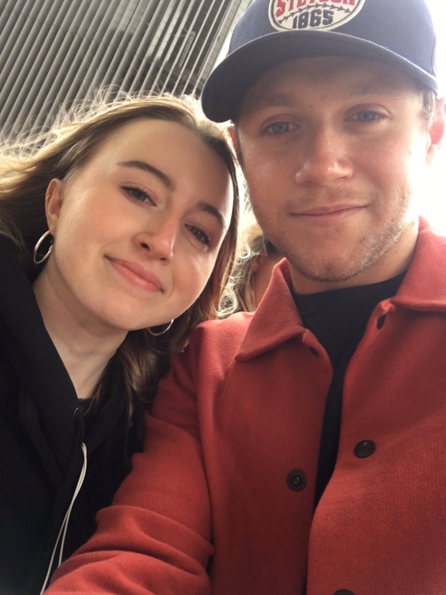 NJHTurkiye's tweet photo. Niall bu sabah hayranlarla | 22 Mart (2) https://t.co/dO9KntyitR