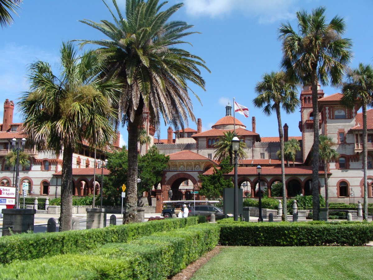 If you are looking for an alternative to the packed trolley, try our historic walking tour, Conquistadors, Corsairs &amp; Capitalists. As you navigate the streets your guide will recount the diverse history of the city on this 75-90 min tour. goo.gl/8VPRSQ Call 904-392-7137