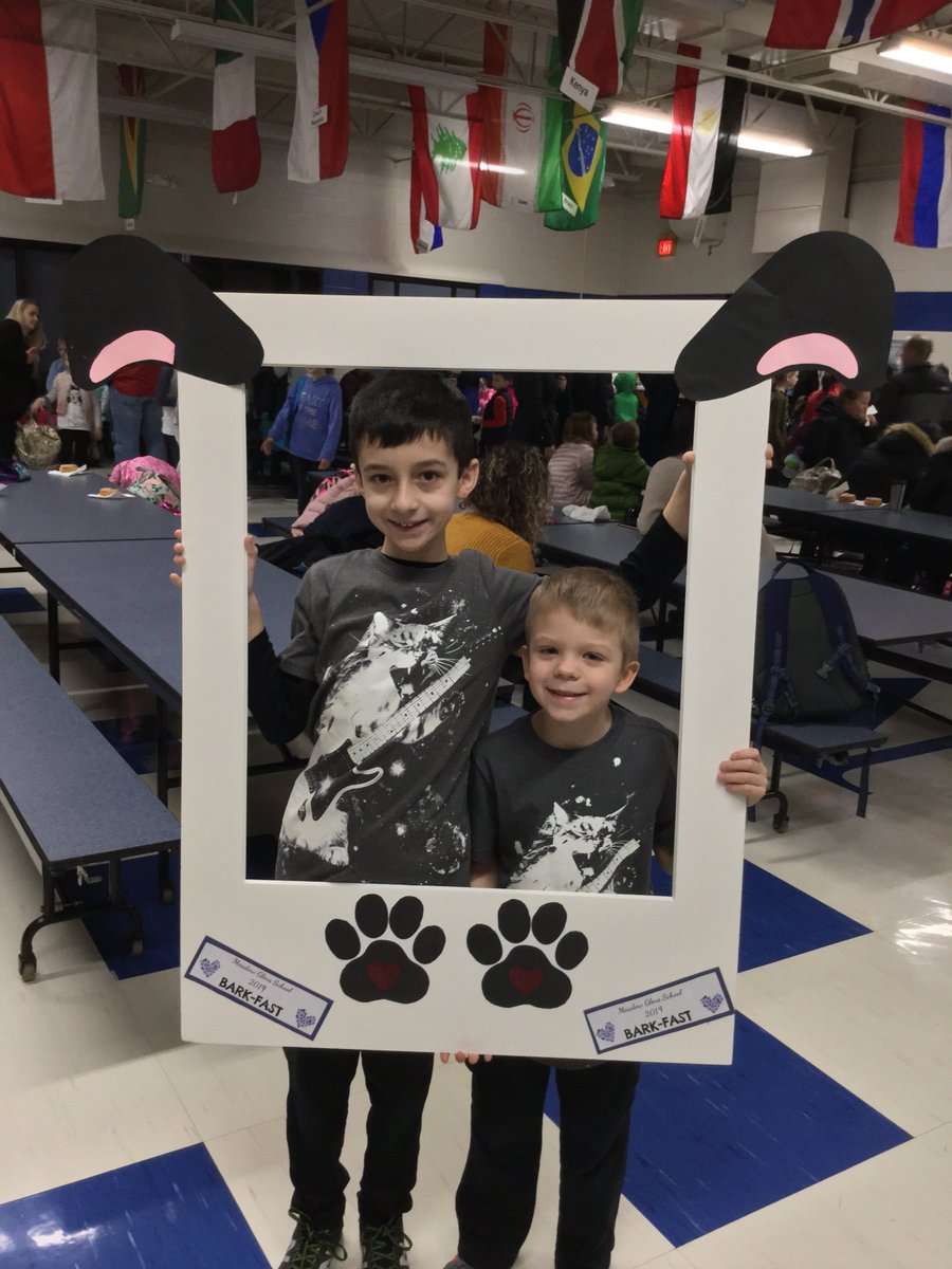 MeadowGlens's tweet photo. Barkfast this morning! What an amazing way to culminate our Paws for A Cause week-- families, dogs, the school band, books, and donuts. @Naperville203  #empower203 https://t.co/FB0EvYcyg4