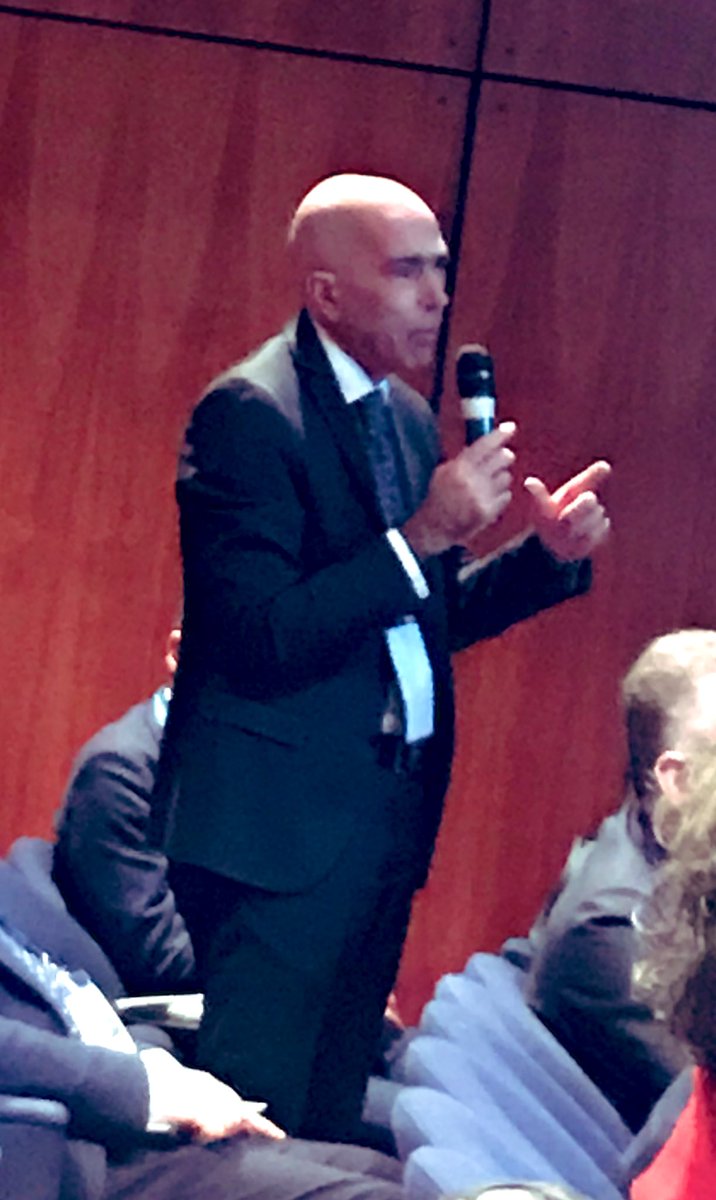 fabiomontini2's tweet photo. Discussion. Prof Iannone.  #gisea2019 https://t.co/OxdCJL0Ngy