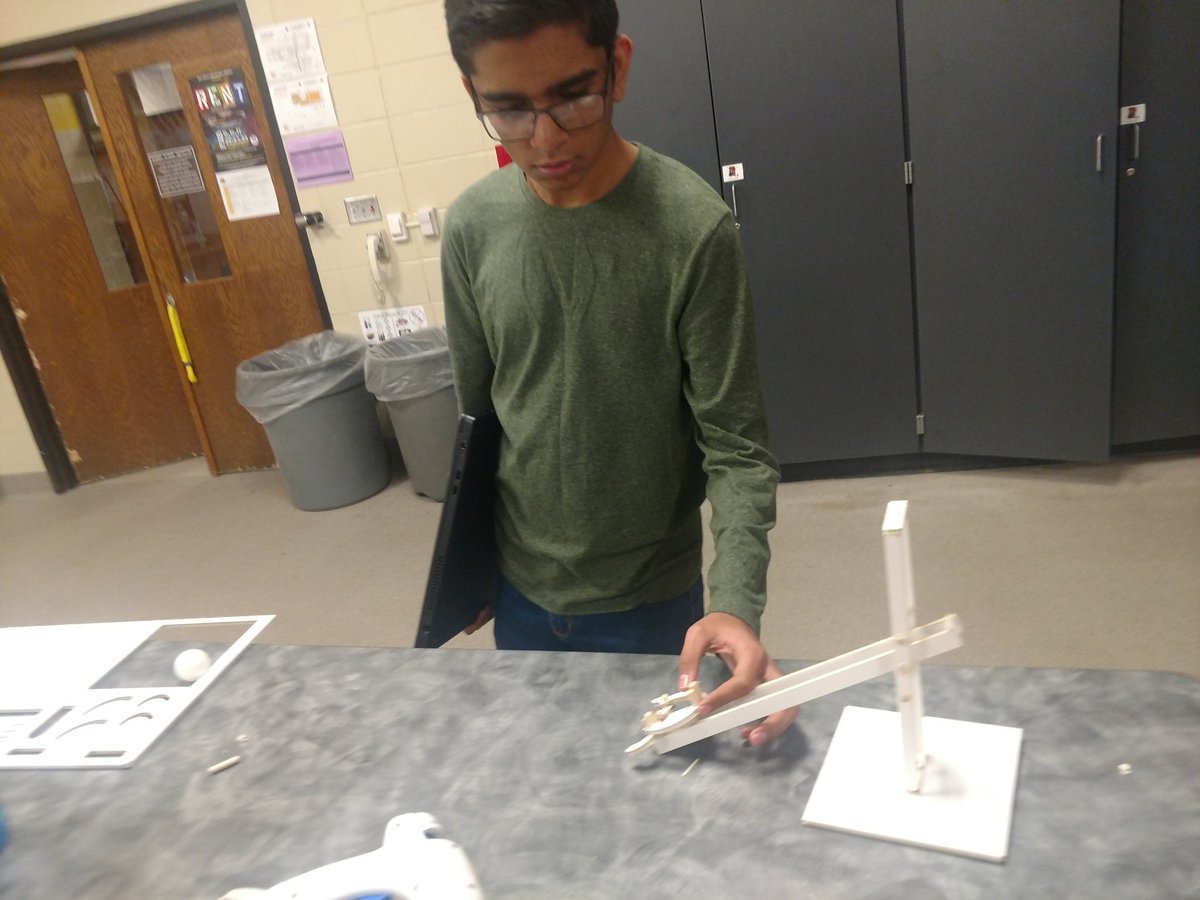 DevinMckinnon's tweet photo. Fluid power today in Principles of Engineering! #PLTW #POE #IKEengineering https://t.co/U5RN578AXb