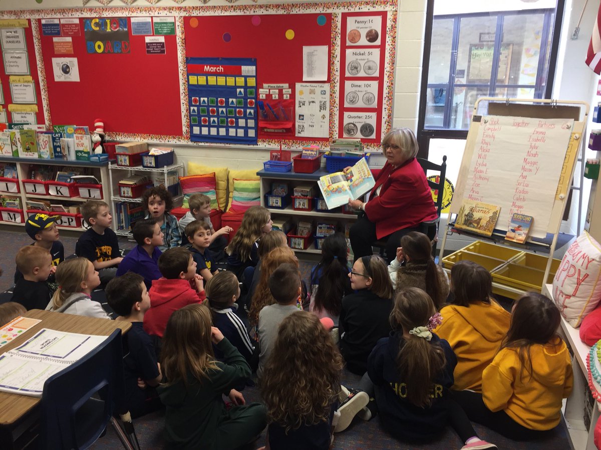 ClearLakeEl1's tweet photo. Thank you ⁦@rosemary Bayer⁩ for visiting Clear Lake and reading with our students! We enjoyed having you! https://t.co/agcPkgBAzG