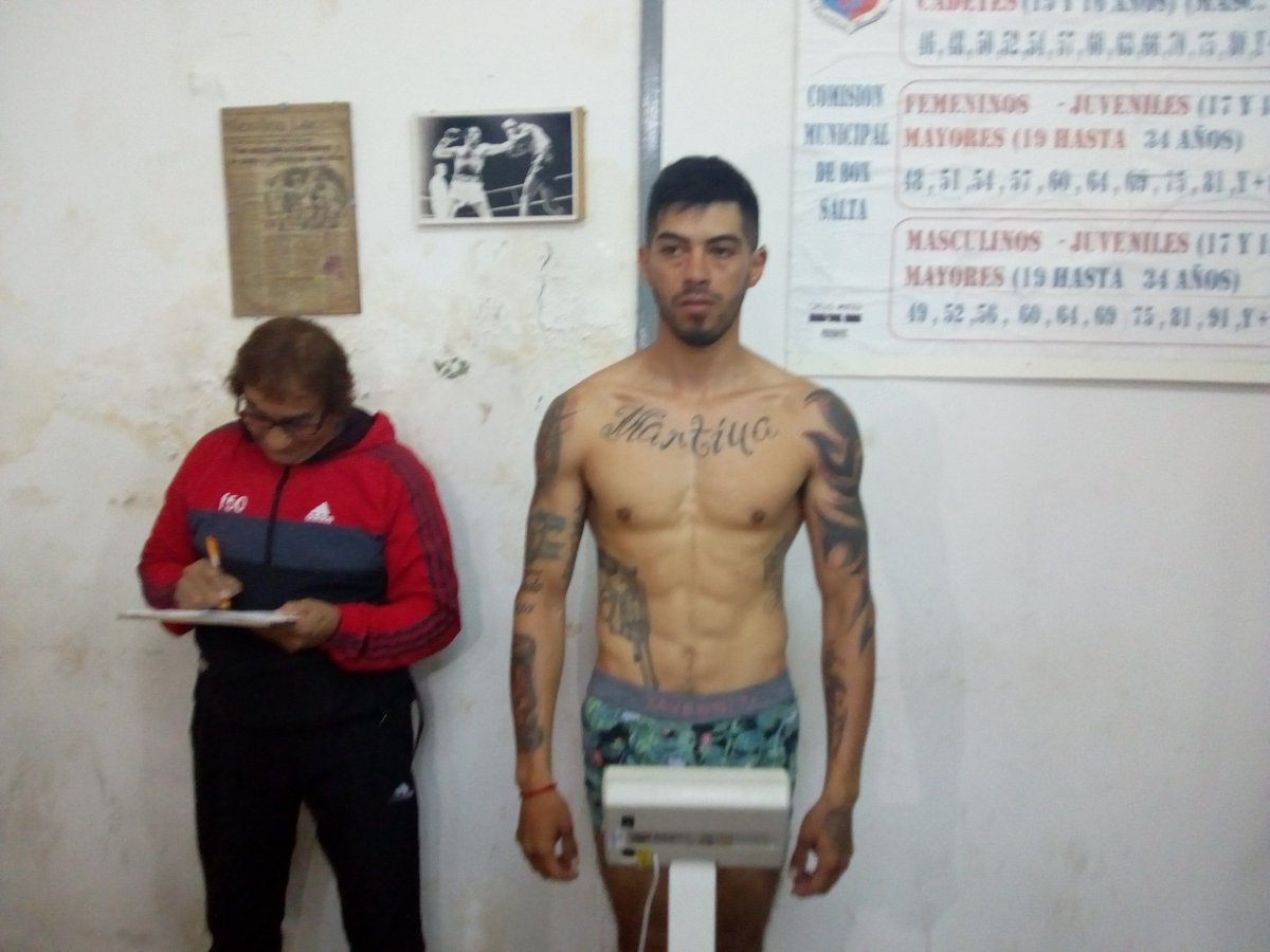 vascoG10's tweet photo. Pesaje @EscMuniBoxSalta Abraham De La Rosa con 56.700 kg y está listo para pelear esta noche en el club San Martín. #RickyCruzVsDeLaRosa  #UnionProvincialBox #FeSalBox https://t.co/rHsf2EHKWA