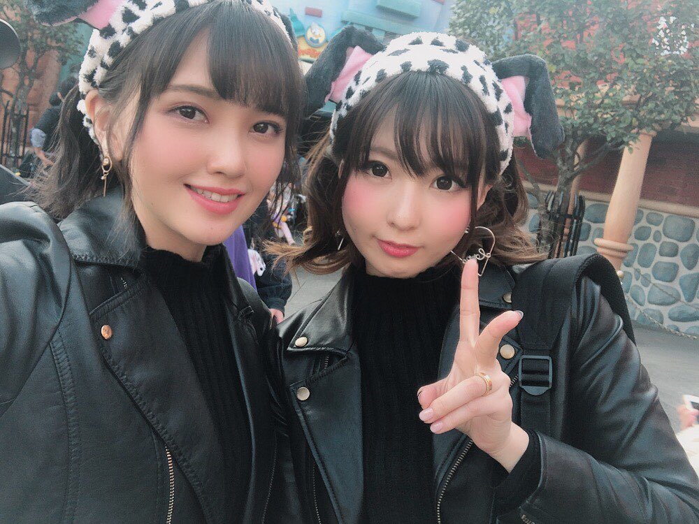 akarin_sorena's tweet photo. 今月の映え写真です
グランクレスト戦記でお世話になって以来仲良しの、バンダイナムコの月田さんと！
乗り物にはほぼ乗らず、ひたすら映え写真を撮りに行こう！って目的で行きました😉お陰でいい写真がたくさん撮れた〜！！！何気に友達と完全おソロコーデは初だった😊※写真は明日も追加！ #鬼頭明里 https://t.co/9VUIL4jhPZ