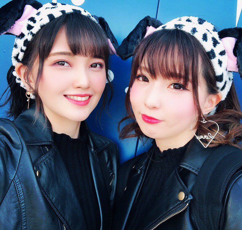 akarin_sorena's tweet photo. 今月の映え写真です
グランクレスト戦記でお世話になって以来仲良しの、バンダイナムコの月田さんと！
乗り物にはほぼ乗らず、ひたすら映え写真を撮りに行こう！って目的で行きました😉お陰でいい写真がたくさん撮れた〜！！！何気に友達と完全おソロコーデは初だった😊※写真は明日も追加！ #鬼頭明里 https://t.co/9VUIL4jhPZ