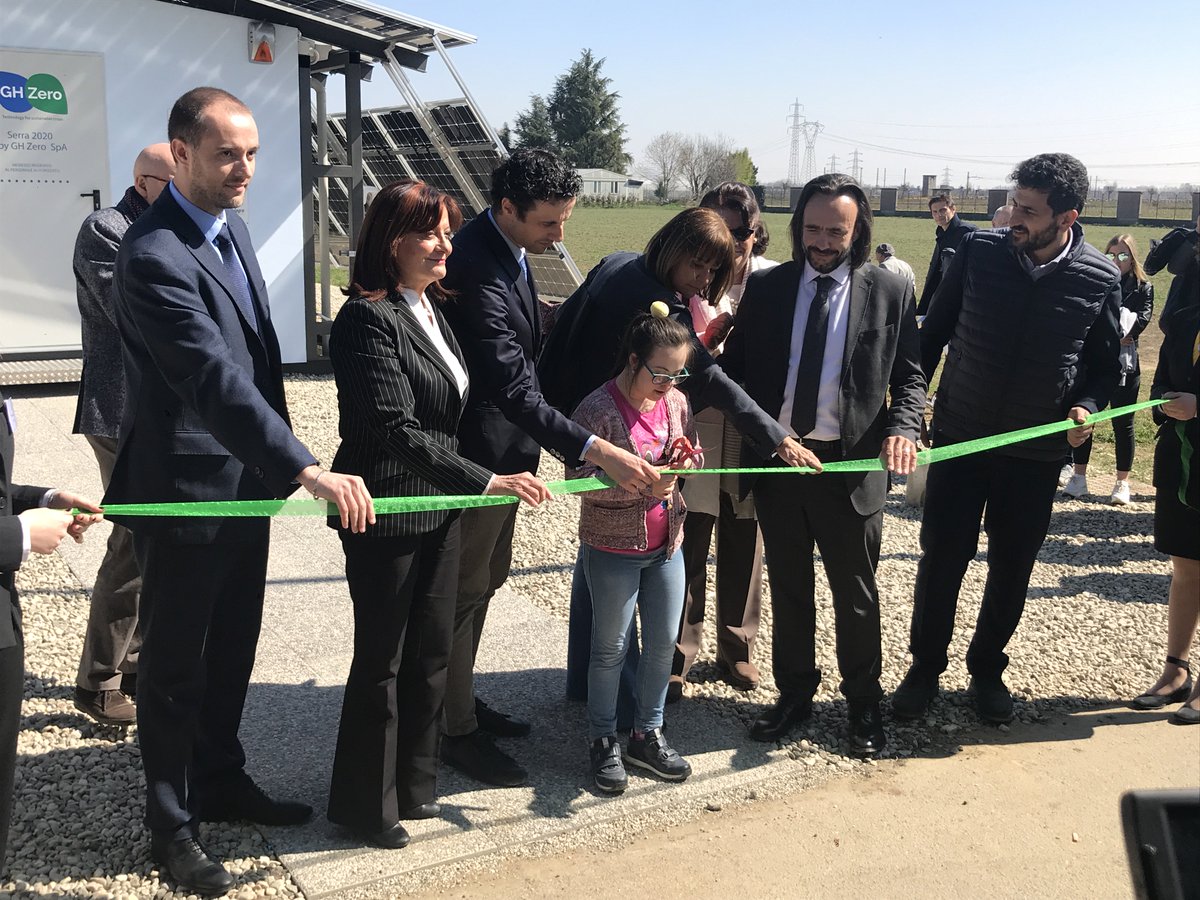 davide_crippa79's tweet photo. Oggi ho partecipato, in rappresentanza del Governo, all'inaugurazione del modulo pilota della ���Serra 2020”, un progetto innovativo tutto novarese fatto di ricerca applicata sul campo presentato da #ghzero
https://t.co/dYlLqazr3q https://t.co/JpILyy1Ocp