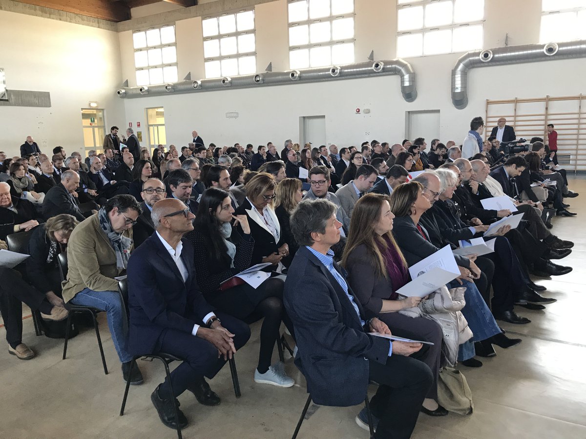 davide_crippa79's tweet photo. Oggi ho partecipato, in rappresentanza del Governo, all'inaugurazione del modulo pilota della ���Serra 2020”, un progetto innovativo tutto novarese fatto di ricerca applicata sul campo presentato da #ghzero
https://t.co/dYlLqazr3q https://t.co/JpILyy1Ocp
