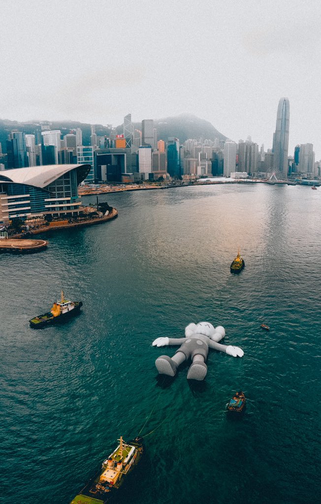 Kostennn's tweet image. KAWS Holiday Hong Kong
